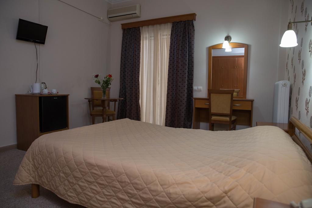 Hotel Liberty Missolonghi Bagian luar foto